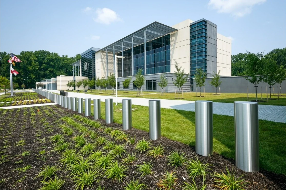 Federal building protected by Nasatka security bollards